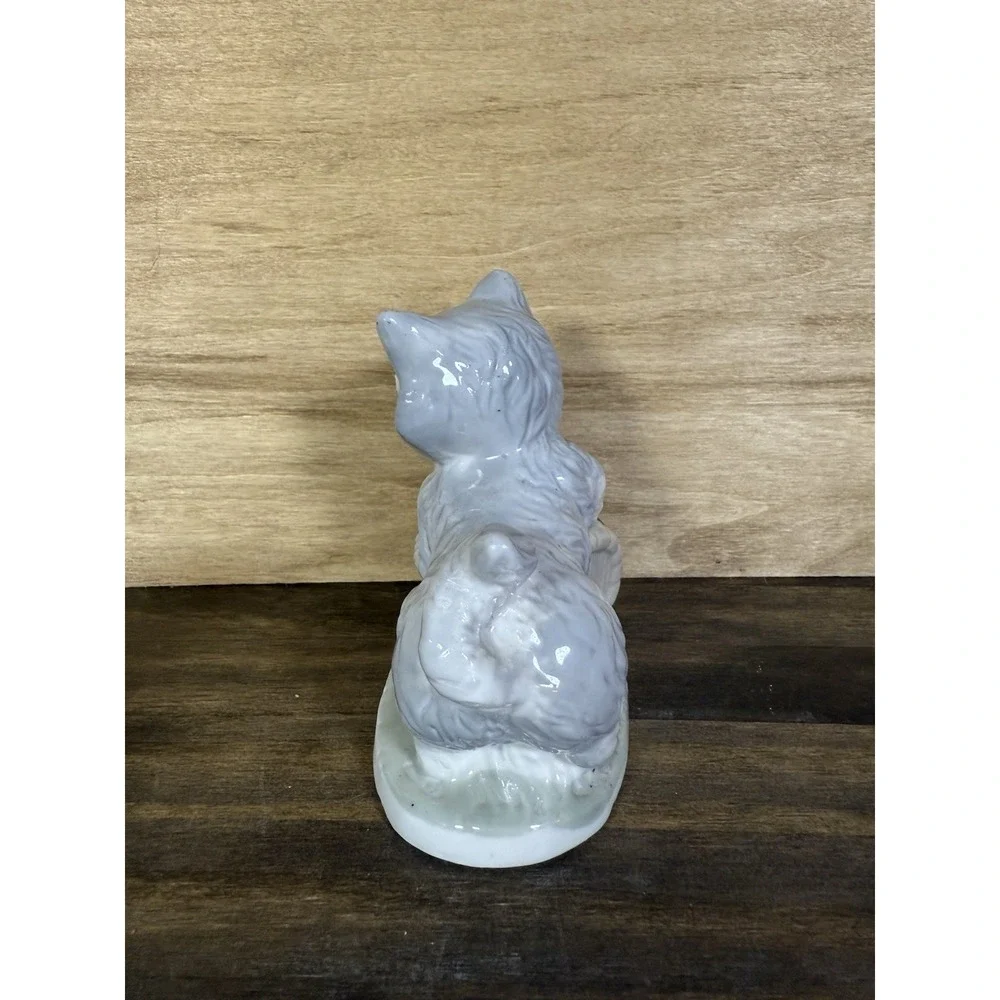 Vintage Ceramic‎ Kitten Figurine W/ Mouse in Basket Gray White Cat Figurine 4.5
